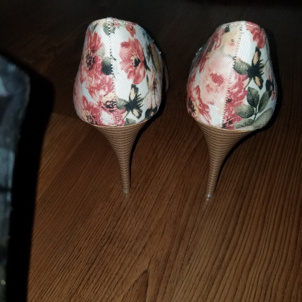Shoes - Picture 3 of 3
